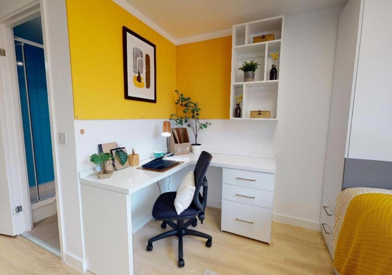 For Students Only Private Bedrooms With Shared Kitchen And Studios At Iq Haywood House In London Exteriör bild