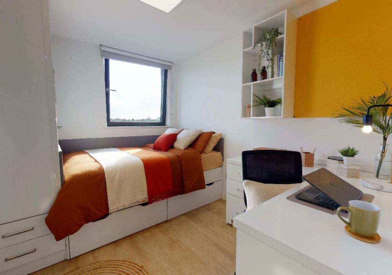 For Students Only Private Bedrooms With Shared Kitchen And Studios At Iq Haywood House In London Exteriör bild