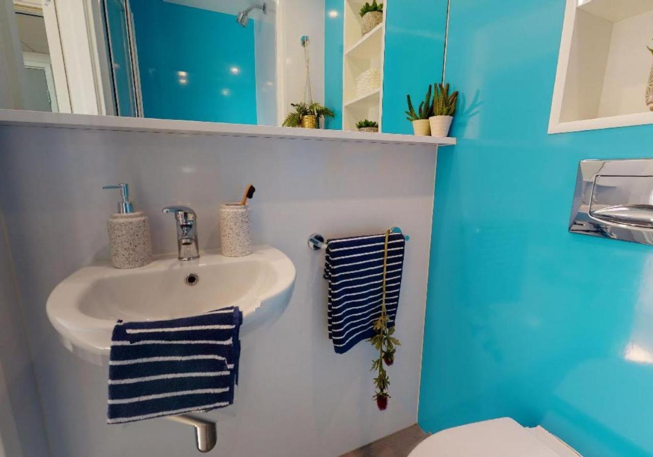 For Students Only Private Bedrooms With Shared Kitchen And Studios At Iq Haywood House In London Exteriör bild