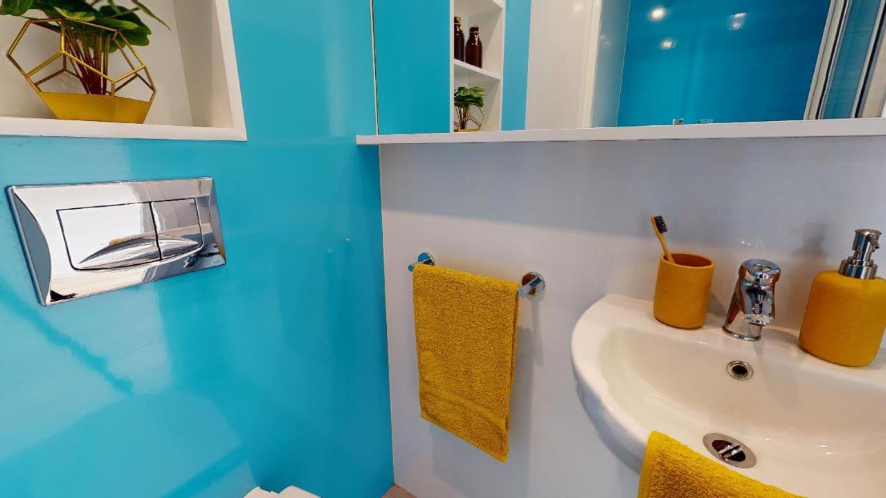 For Students Only Private Bedrooms With Shared Kitchen And Studios At Iq Haywood House In London Exteriör bild